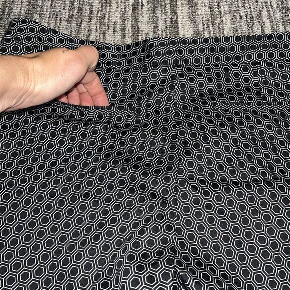 Worthington Womens Capri Pants 8P Petite Black White Honeycomb Pattern Office‎ - Picture 9 of 9